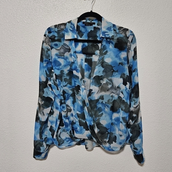 BCBGMAXAZRIA faux wrap style top size large - Picture 1 of 14